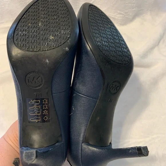 Michael Kors Dark Blue Classic Heels - Picture 4 of 7